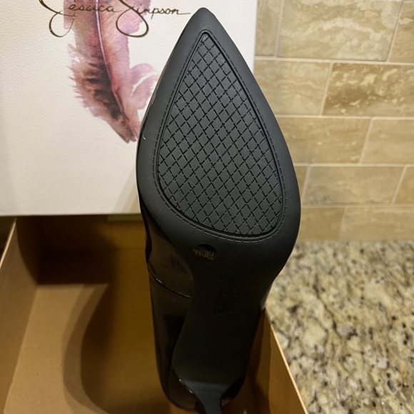 Jessica Simpson Black Patent Pumps Brand News Size 8 - Picture 3 of 4